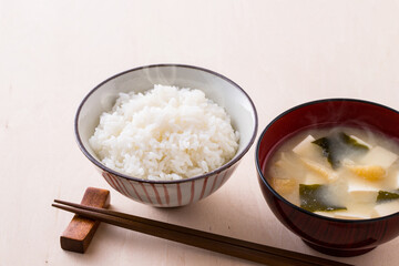 炊きたてのごはんと味噌汁