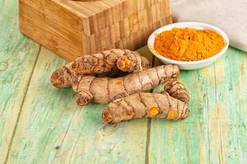 Fresh aroma tumeric roots heap