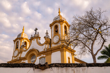Obraz premium Beautiful view to historical colonial town church in Tiradentes