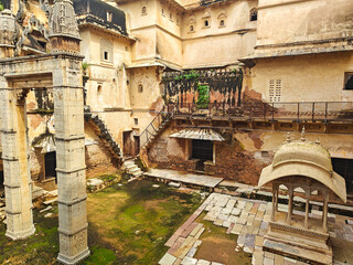 Bundi Fort (Taragarh Fort) in Rajasthan, India is a 14th-century hilltop fortress with palaces, frescoes, and sweeping views, reflecting Rajput architecture and heritage.