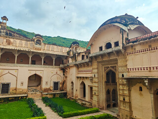 Bundi Fort (Taragarh Fort) in Rajasthan, India is a 14th-century hilltop fortress with palaces, frescoes, and sweeping views, reflecting Rajput architecture and heritage.
