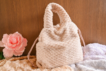 手作りのモコモコ巾着バッグ