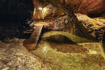 岩手 滝観洞（ろうかんどう）の坑内