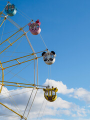 青空と観覧車　神戸王子動物園にて撮影