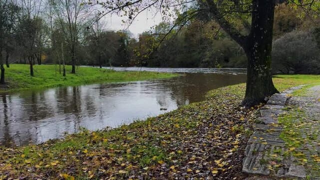 The waterlevels of the Vade and Lima rivers rising fasr during the rainfall of storm Claudia.