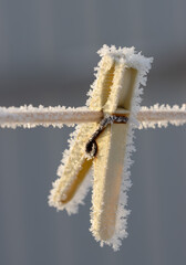 Naklejka premium ice crystals on clothes clip.