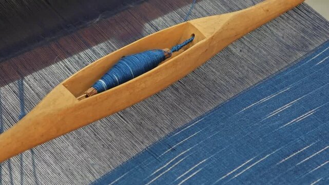 Loom wooden shuttle, antique shuttle weaving tool, boat shuttle for hand weaving.