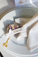 A wedding gift for guests: a bomboniere