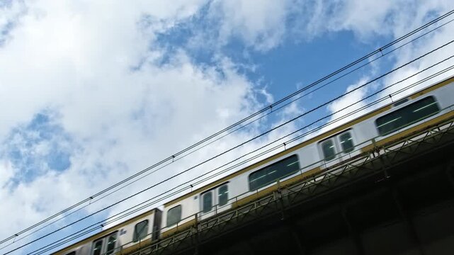 青空と電車