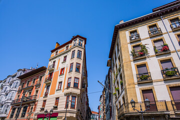 Fototapeta premium Dans les rues de la vieille ville de Bilbao en Espagne