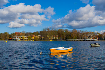 Jesień nad jeziorem Drwęca w Ostródzie 2025 © Krzysiek Cegiełka
