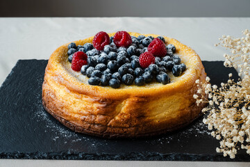 cheesecake with berries