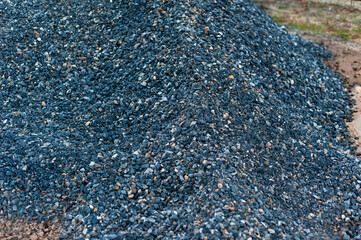 Delivery of construction materials at an urban quarry site in a natural ground-level environment