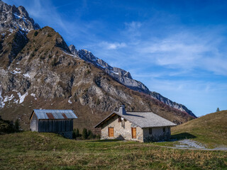 Vall&eacute;e des Aravis depuis la Chapelle des Confins et La Clusaz en Haute-Savoie