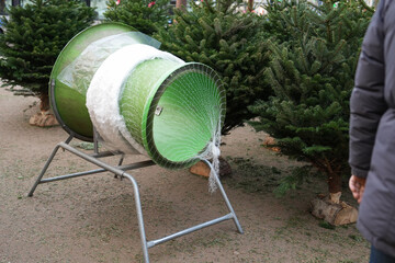 The christmas tree wrapping device Packed in a plastic net