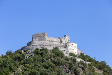 Die Burg Deva  in der Stadt Deva (Diemrich) im Kreis Hunedoara in Rumänien, Siebenbürgen