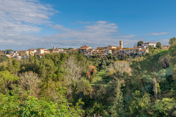 Obraz premium Panoramic view of Fauglia, Pisa, Italy, surrounded by greenery