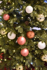 Sapin d&eacute;cor&eacute; &agrave; No&euml;l	