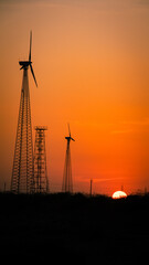 Obraz premium wind turbine sunset