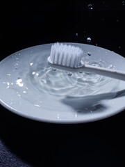The toothbrush with water splash 