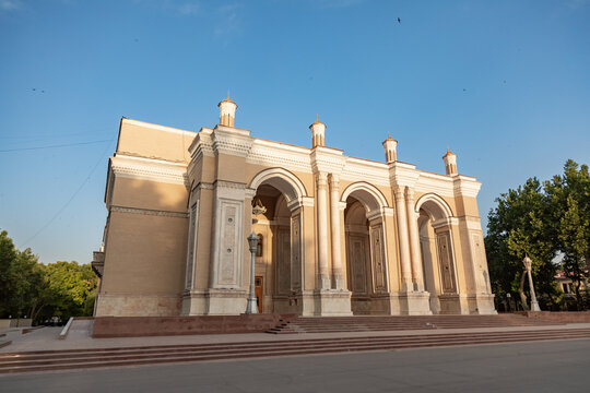 Alisher Navoi Bolshoi Theatre in Tashkent