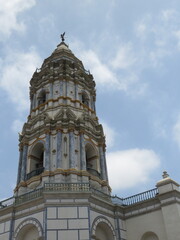 Fototapeta premium Torre de la Basílica del Santísimo Rosario, conocida también como iglesia de Santo Domingo. Centro histórico de Lima, Perú.
