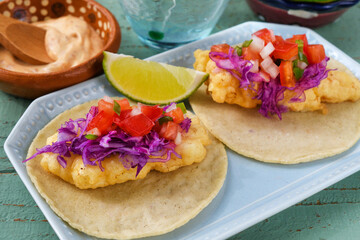 タコス・デ・ぺスカード・エスティーロ・エンセナーダ (エンセナダ）　Tacos de pescado estilo ensenada (Ensenada Style Fish Tacos, Baja Fish Tacos, Ensenada fish tacos)
