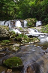福島県鮫川村にある大小様々な滝を総称し江竜田の滝と呼ぶ。絶景ポイントとなっている。これは二見ヶ滝
