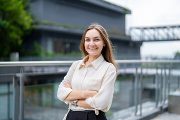 Fototapeta premium Portrait of businesswoman standing outdoors on modern rooftop garden. 