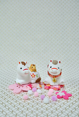 可愛い馬の置物と正月用の小物の年賀状素材