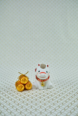 可愛い馬の置物と米俵の年賀状素材