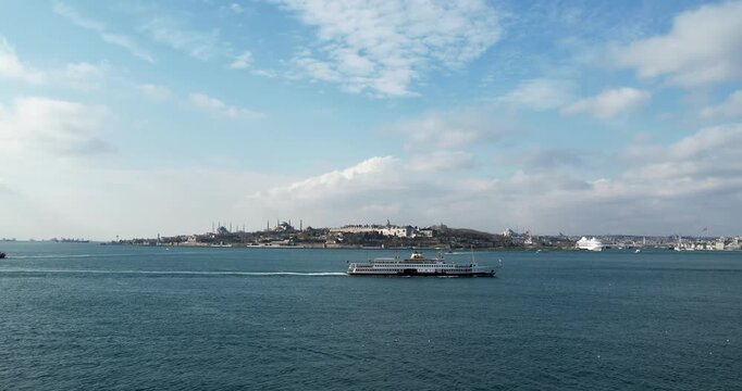 Passing by ferry to Topkapi Palace, located on the historical peninsula of the Ottoman Empire in Istanbul
