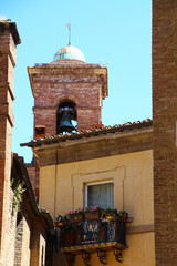 Obraz premium In a historic alley in the old town of Siena, Tuscany, Italy 