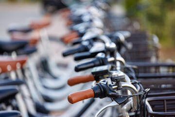 駐輪場に駐輪する自転車