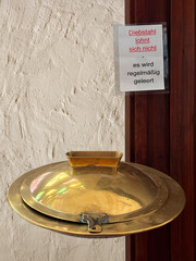 Opferstock in einer Kirche