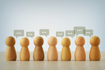 Grupo of wooden pawns with speech bubbles - Concept of communication and diversity