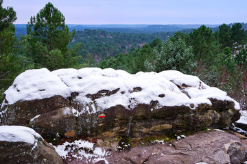 Snow on the 25 bumps circuit in Trois Pignons forest. Fontainebleau Massif 
