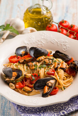 spaghetti with mussels tomatoes and parsley