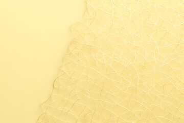 Hellgelbe Hintergrundgrafik mit amorpher Textur © lavillia