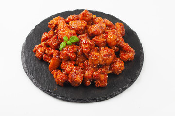  닭튀김은닭고기에 밀가루, 겨잣가루, 소금, 후추 따위를 묻혀 기름에 튀긴 요리.
Fried chicken is a dish made by coating chicken in flour, mustard powder, salt, pepper, etc. and frying it in oil.
