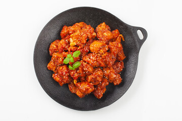  닭튀김은닭고기에 밀가루, 겨잣가루, 소금, 후추 따위를 묻혀 기름에 튀긴 요리.
Fried chicken is a dish made by coating chicken in flour, mustard powder, salt, pepper, etc. and frying it in oil.
