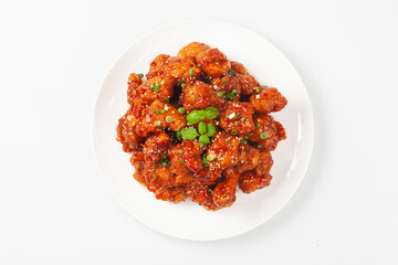  닭튀김은닭고기에 밀가루, 겨잣가루, 소금, 후추 따위를 묻혀 기름에 튀긴 요리.
Fried chicken is a dish made by coating chicken in flour, mustard powder, salt, pepper, etc. and frying it in oil.
