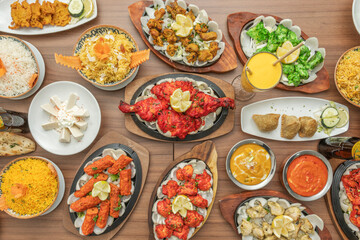 A feast for the eyes and the palate: the image shows the texture of Tandoori chicken and its classic garnish of fresh vegetables and herbs
