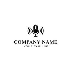 Obraz premium A minimalist black logo featuring a vintage microphone with sound waves, suitable for a podcast or broadcast company.