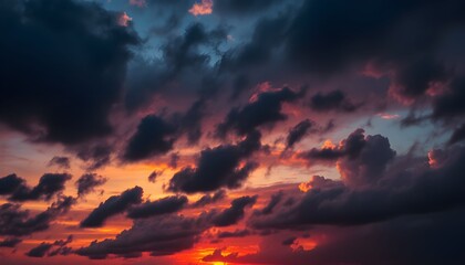 Fototapeta premium Dramatic sunset displays vibrant colors across a cloudy, textured sky, creating a beautiful atmosphere.