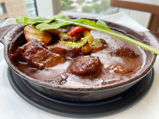 じっくり煮込んだビーフシチュー