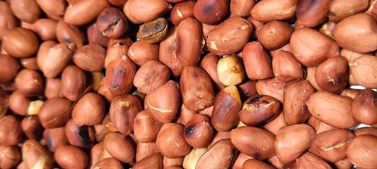 Roasted peanuts fo the background