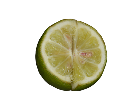 slice of lime Gros Plan sur un Demi Citron Vert Coupé. Texture, Pulpe, Jus et Pépins. Concept de Fraîcheur, Cocktail, Alimentation Saine et Agrume Acide
