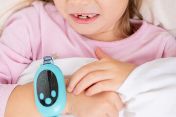 Child, Young girl undergoing electromagnetic pulse therapy, tingling sensation in hand, medical care, rehabilitation or physiotherapy, health monitoring, pediatric care, modern wellness tech for kids