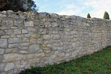 Muret en pierre, aménagement des extérieurs